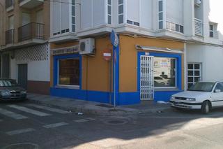 Local commercial à Don Benito. Local de esquina en venta