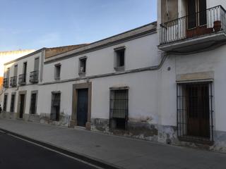Casa en Don Benito. Casa con cochera en el centro