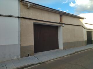 Casa a Don Benito. Casa-cochera en venta