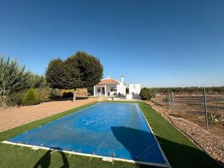 Xalet a Don Benito. Chalet en venta