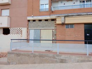 Local commercial à Don Benito. Local en bruto