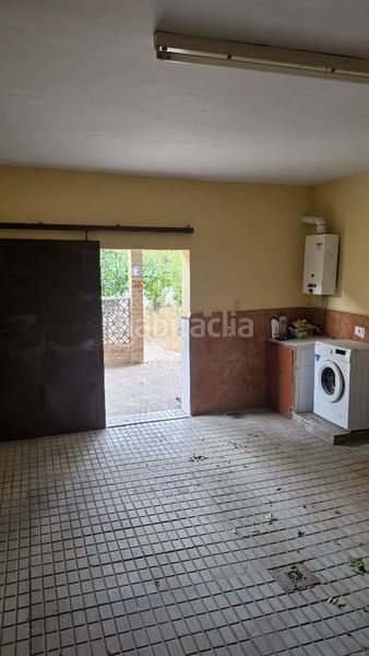 Foto 155addc2-8371-4820-bfca-f9b4dd76135e. Casa amb xemeneia aparcament a Villar de Rena
