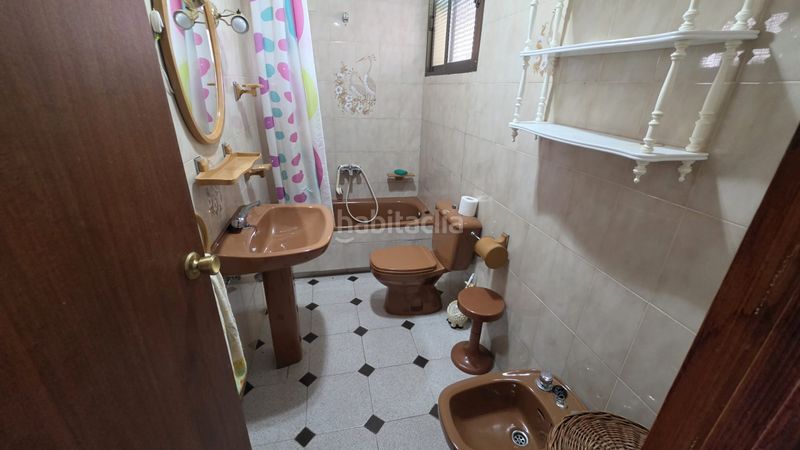 Foto b89bb4c4-6abb-4186-9fa9-7d9af4e01b7b. Casa amb xemeneia aparcament a Villar de Rena
