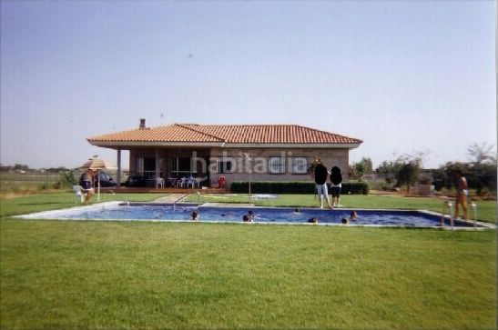 Foto 120651fd-5ba0-4f67-868f-13c3c4a85b3c. Xalet amb aparcament piscina a Don Benito
