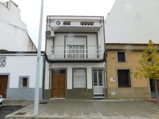 Casa a Don Benito. Casa y piso bien situadas