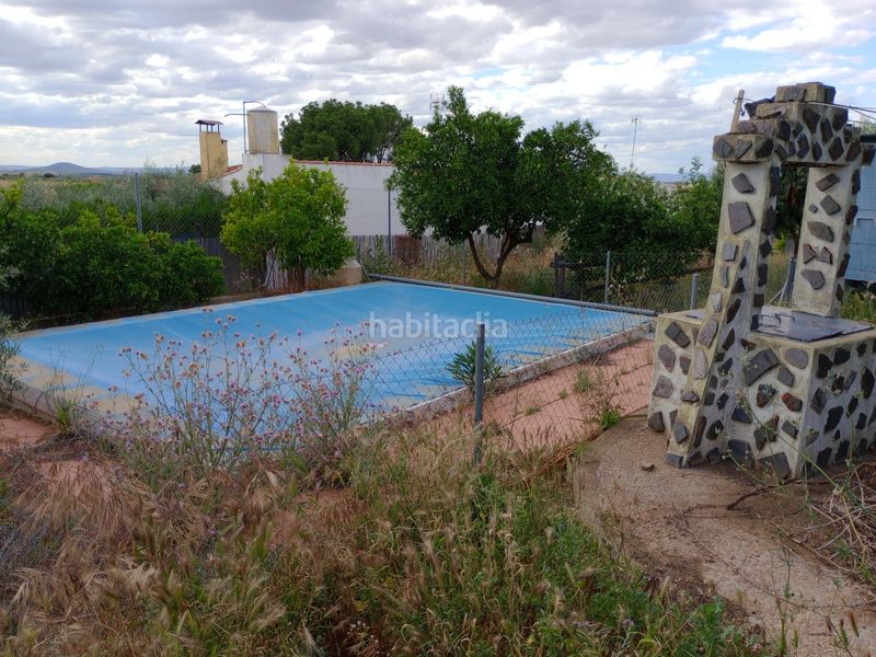 Foto b07b519d-73f6-42f8-939c-45e54b9b9c88. Xalet amb xemeneia aparcament piscina a Don Benito