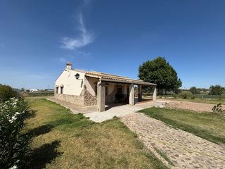 Chalet in Don Benito. Chalet bien situado