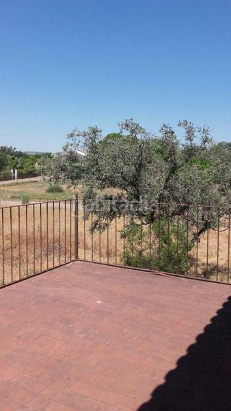 Foto bed143f4-63b8-4c17-9762-fe8bc494a132. Chalet in polígono industrial santa engracia 10 in Badajoz
