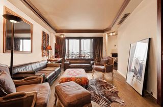 Rent Flat  Del doctor esquerdo
