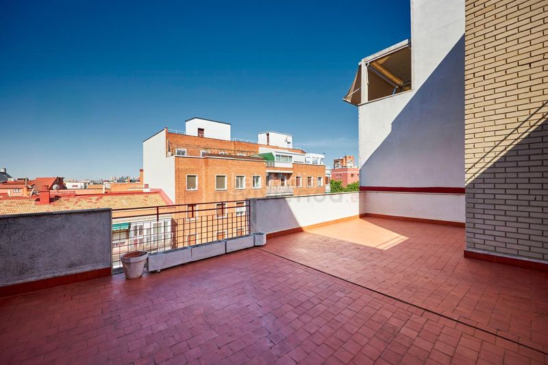 Foto b5bc70fb-8a64-43ca-8b67-efd62605461a. Àtic amb calefacció a Pueblo Nuevo Madrid