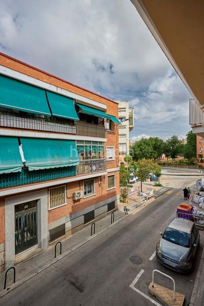 Foto c607c995-7ebb-4841-9aa3-1c6493ee1ef0. Piso en Numancia Madrid