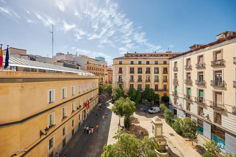Foto f9ea7b83-4c24-4f00-8a3b-0168eb958174. Flat with heating in Sol Madrid