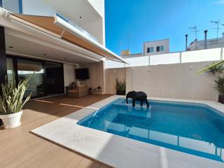 Casa adossada  Carrer de sant nicolau de bari. Vivienda unifamiliar muy singular en algemesí