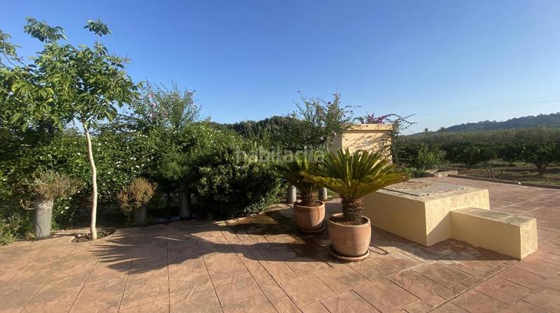 Foto 2b3e292c-5552-4a70-b62e-84ed7cd98320. Xalet amb xemeneia calefacció aparcament piscina a Alzira