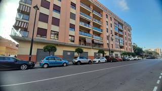 Lloguer Local Comercial a Avinguda del parc 8. Locales zona parque alquenencia de 260 m²