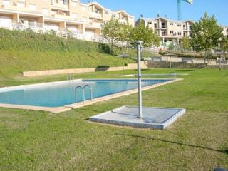 Maison jumelée à Carrer del mestre villar 68. Vivienda adosada esquinera en urbanización santa maría de bonair