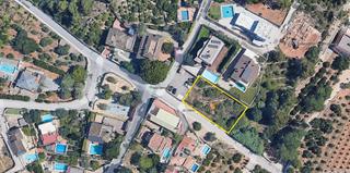 Terreny residencial  Carrer de la travessa. Parcela urbanizada en urbanización el respirall