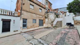 Casa  Carrer de juan sebastián el cano 19. Casa de pueblo de 300 m² para reformar a tu gusto. zona alquerri