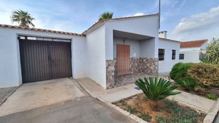 Casa  Calle nuestra señora gracia 2. Casa esquinera en la población de tous a 37 min de valencia capi