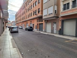 Local commercial  N/a. Local en planta baja. calle santosciles. 82 m².