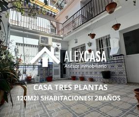 Casa a Cabra. Casa de tres plantas en el cerro