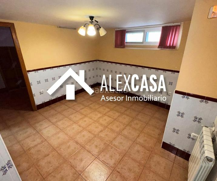 Foto fe7bc817-baf0-4a7c-a4d6-ea17cc8bc9bd. Casa  en el barrio del cerro en Cabra