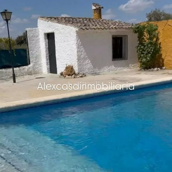 Foto 3db8b131-e18b-473c-b82d-ece15faf0614. Masia amb xemeneia piscina a Cabra