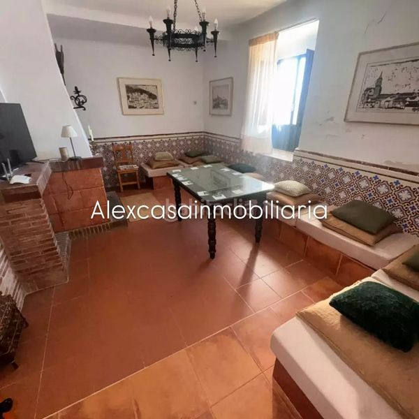 Foto e4641c4c-f8a0-47b9-bbd2-79a8a3945311. Masia amb xemeneia piscina a Cabra