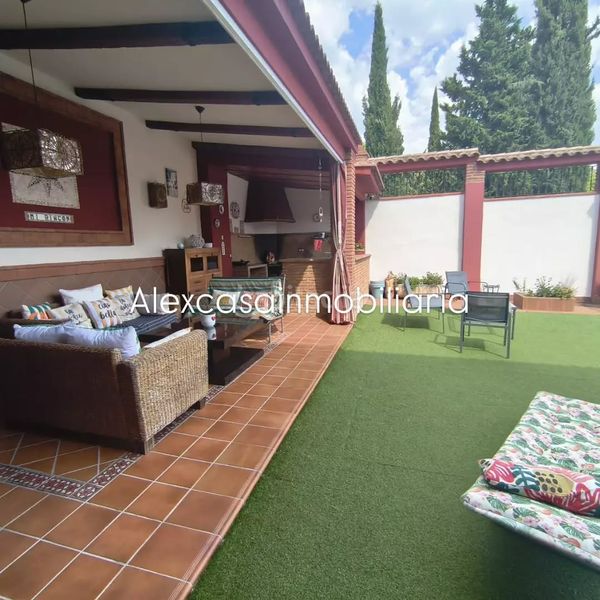 Foto 60933943-a9d7-4371-83e9-495173da3a4d. Xalet amb piscina a Cabra