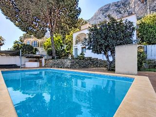 Haus  Calle rapallengua. Exclusiva villa en venta con piscina, amplias terrazas y vistas