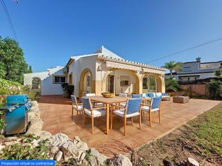 Casa  N/a. Oportunidad única villa en urbanización de lujo