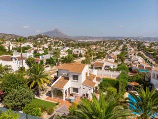 Maison  N/a. Villa mediterránea con jardín y orientación sur en pinosol, jáve