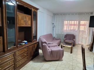 Location Appartement  Calle del poeta diego jesus jimenez. Piso en el centro junto a carretería