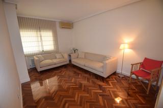 Location Appartement à Hispanoamérica-Bernabéu. Se alquila piso muy luminoso en chamartín
