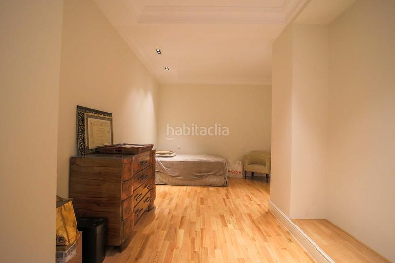 Foto 75a51fbe-ca24-4b00-8fd8-94e768ebd7f1. Dúplex amb calefacció aparcament a Castellana Madrid