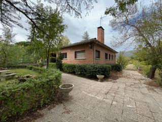 Xalet a San Martín de Valdeiglesias. Finca rústica con viñedo, huerta y piscina en san martín de vald