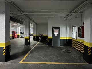 Parking coche en Simancas. Enorme plaza de garaje más trastero anexo