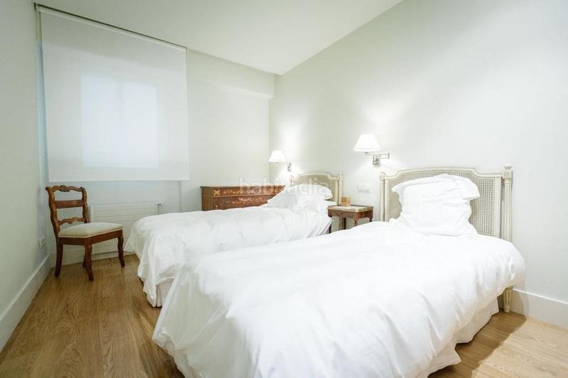 Foto c9098788-45a1-42f1-a7e7-820cdab3b027. Rent flat with heating parking pool in Almagro Madrid