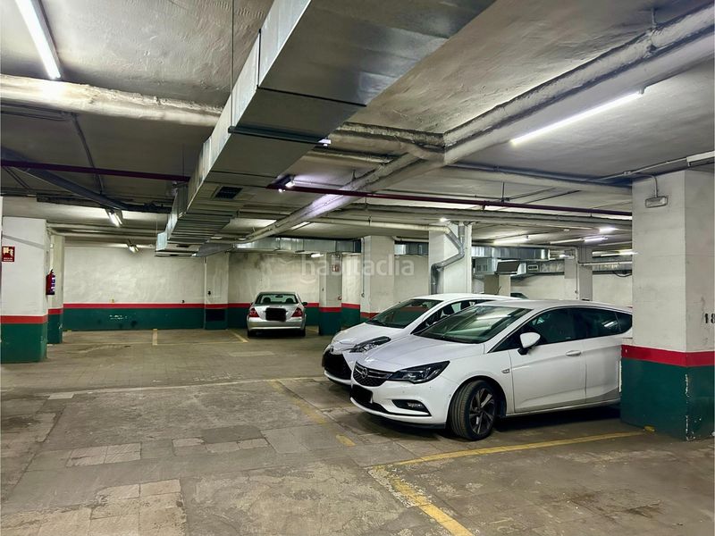 Foto eabe3729-d6b5-459f-aacc-bc4336cd8ea5. Aparcament cotxe a Castellana Madrid