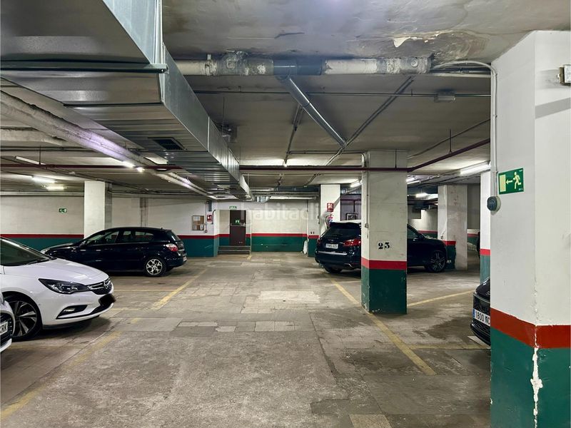 Foto ed8a53f1-ee32-4653-b51a-8dbebd22d32a. Aparcament cotxe a Castellana Madrid