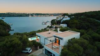 Xalet en Cala Llonga-Sa Mesquida. Casa singular de diseo con vistas al puerto de mahon
