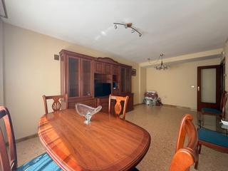 Pis a Calle josé latorre 2. Piso 4 habitaciones. precio negociable