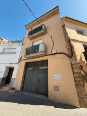 Casa  Calle barrio verde. Casa parcialmente reformada + parcela en el centro de caspe