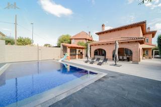 Chalet in Calle Mediodía