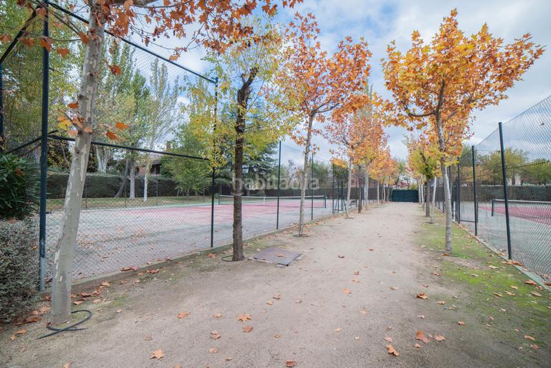 Foto 5e2c48f8-2ef2-4c45-86c5-5b049d6d7160. Maison jumelée dans El Pinar-Punta Galea Rozas de Madrid (Las)