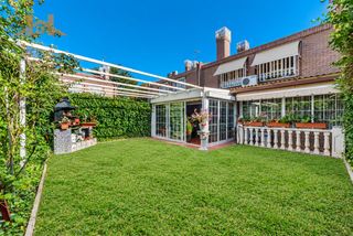 Casa adosada  Camino viejo de madrid. Chalet adosado en venta en camino viejo de madrid