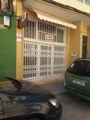 Business premise  Carrer de la mare de déu del remei. Alquilo local en centro playa comercial de vinaros
