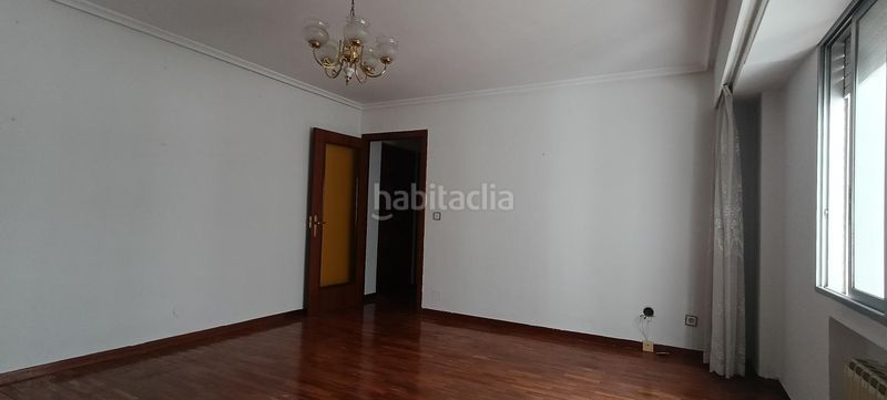 Foto 8adcd8a5-4803-4c29-94d6-8f3ee2877a31. Apartament amb calefacció aparcament a Centro Ciudad León