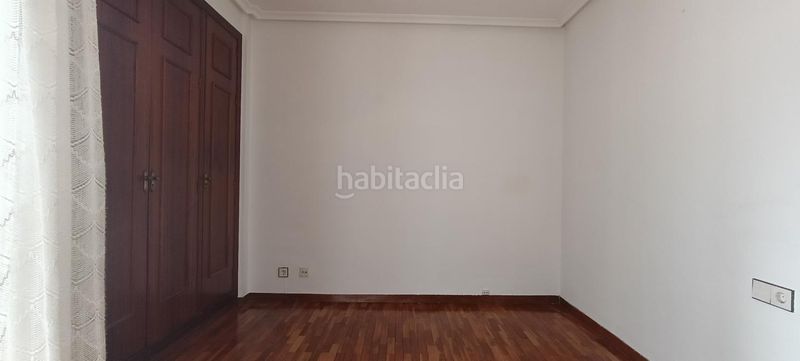 Foto c481b029-80a9-461b-9cd8-2579f9a2f272. Apartament amb calefacció aparcament a Centro Ciudad León
