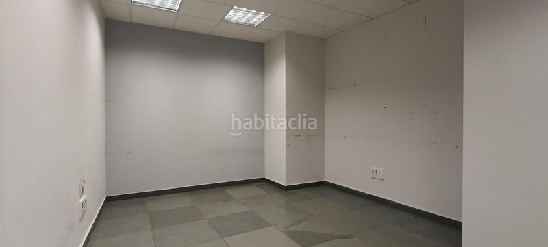 Foto d3ae7943-c172-4d1b-a7fc-7b3147b1ef44. Local comercial en San Claudio - La Chantría León